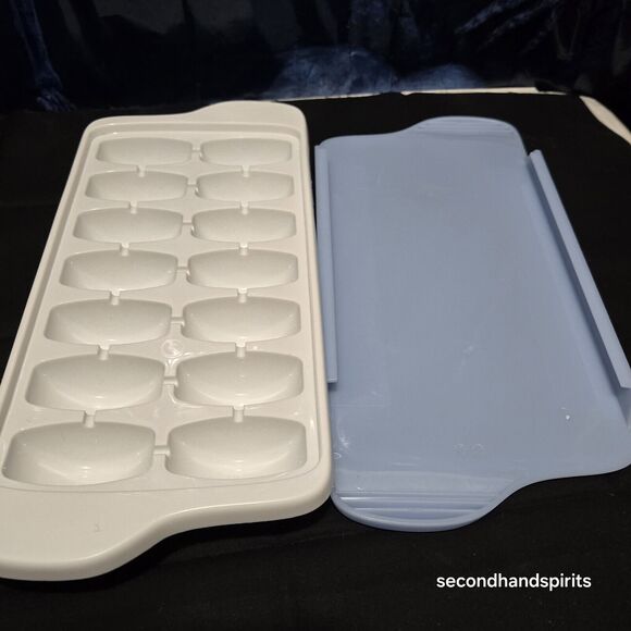 LOT OF 3 - OXO Covered Ice Cube Trays Good Grips - Picture 4 of 4